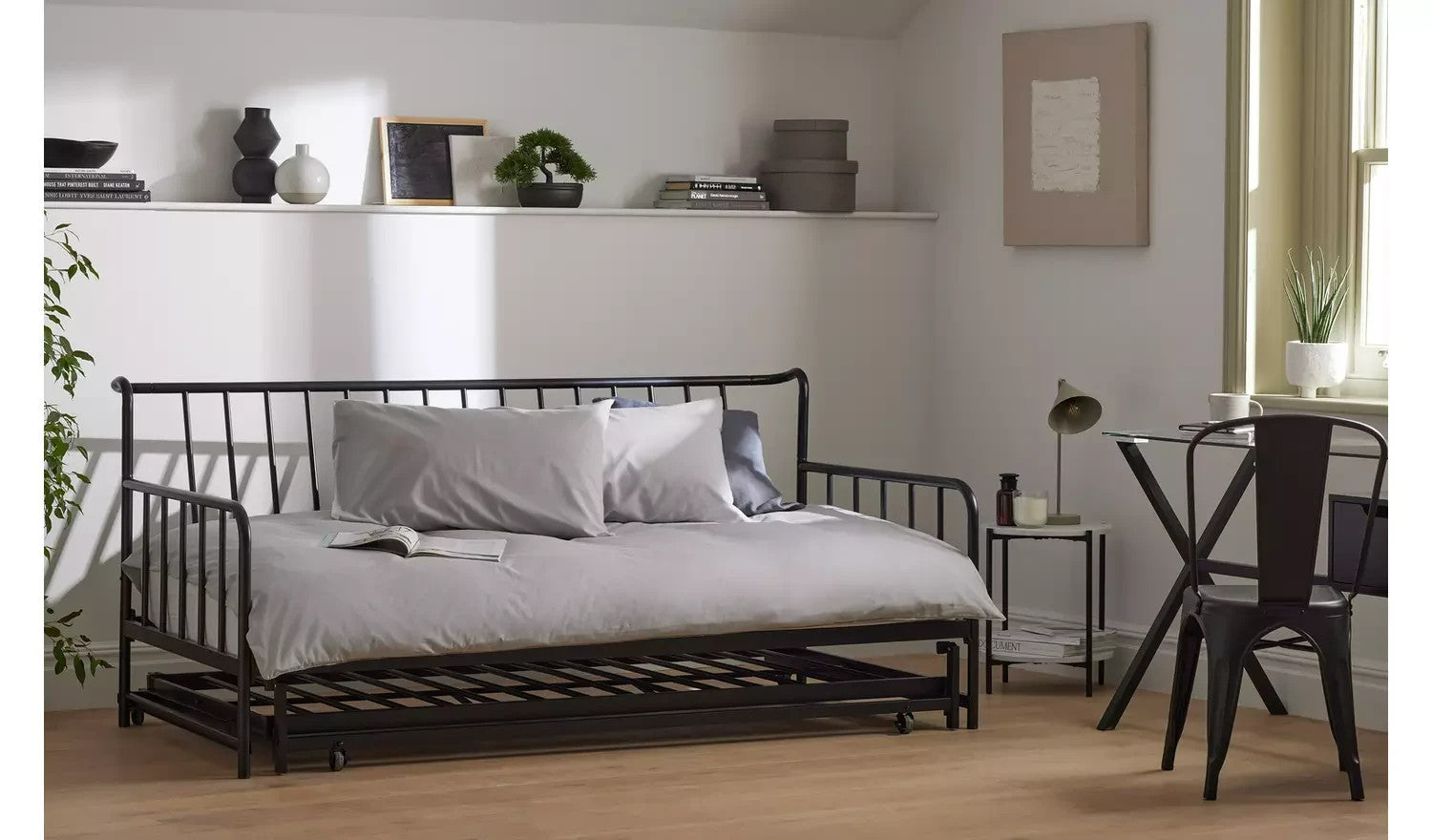 Kanso Metal Guest Bed with Trundle - Black | space-saving guest bed