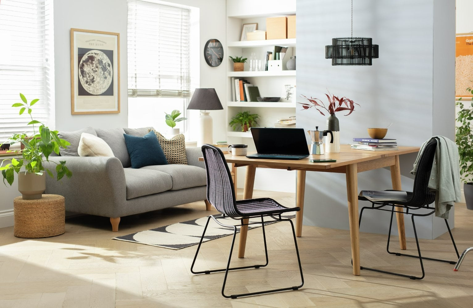Lincoln Oak Veneer  4 - 8 Seater Dining Table | Expandable Mealtime Setup