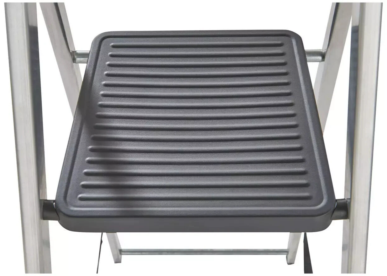 Werner 7 Tread High Handrail Step Ladder